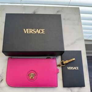 Versace La Medusa Fuchsia Leather Card Holder Wallet Keychain – Gold Medusa